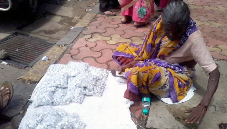 Theft under Ganpati's nose!