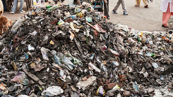 'हमी द्या, तरच कचरा उचलणार!' - आयुक्त अजोय मेहता निर्णयावर ठाम