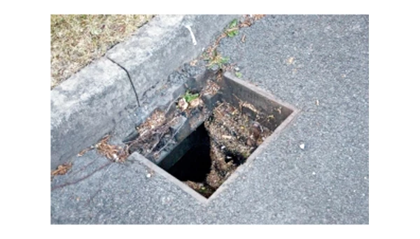 Open Manhole in Worli Naka