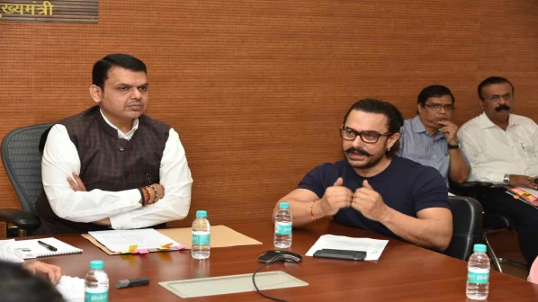 अन, अामिर खान मंत्रालयात येतो तेव्हा