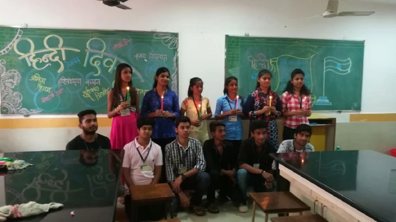 ठाकुर विद्या मंदिर हाई स्कूल और जूनियर कॉलेज में मनाया गया हिंदी दिवस