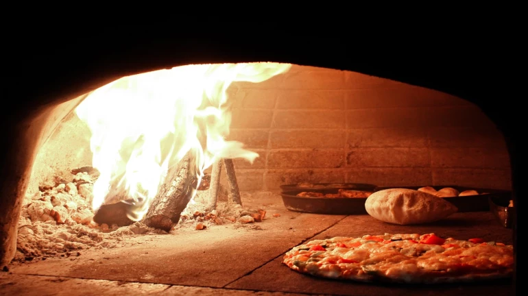 इटालियन पिझ्झाचा आस्वाद घ्यायचा आहे? मग भेट द्या '1441 पिझेरीयाला'