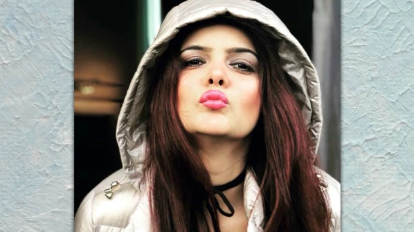 इहाना ढिल्लो हेट स्टोरी-4 में बनीं कॉर्पोरेट गर्ल!