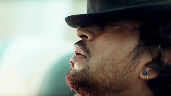 इरफान खान को उनके बेटे ने 'करीब करीब सिंगल' के लिए दिया लुक!