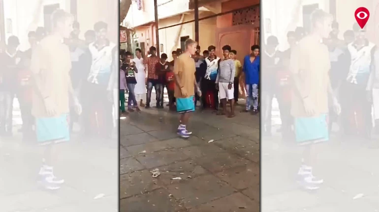 Justin Beiber spotted playing football with kids in Mumbai