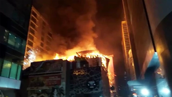 कमला मिल्स फायर के बाद गैरकानूनी होटल और रेस्तरां के खिलाफ ऑनलाइन याचिका !