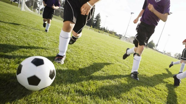 मुंबईतली मुलं खेळणार स्पेनमध्ये फुटबॉल!