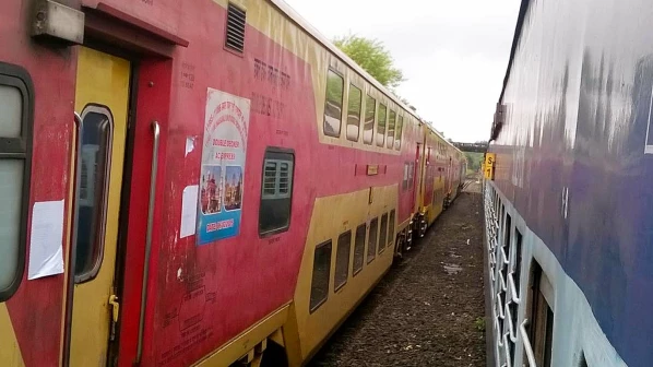 एलटीटी ते मडगाव त्रि-साप्ताहिक विशेष १२ गाड्या