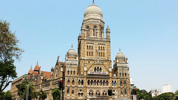 कुपनलिका खोदकामात कंत्राटदाराला मदत करणं अभियंत्याच्या अंगलट