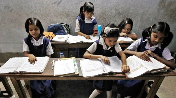 संगणक, इंटरनेटचा पत्ता नाही, तरीही अाॅनलाईनचा हट्ट