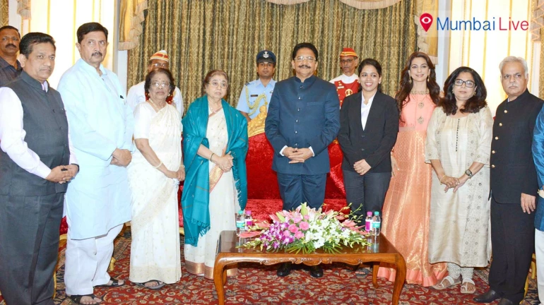 Governor felicitates Usha Mangeshkar on her 81st birthday