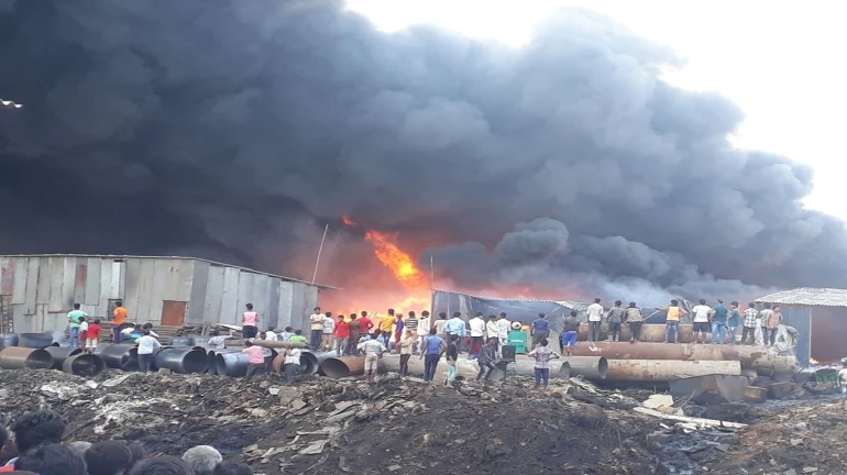मानखुर्दच्या आगीत भंगाराचे गोदाम जळून खाक