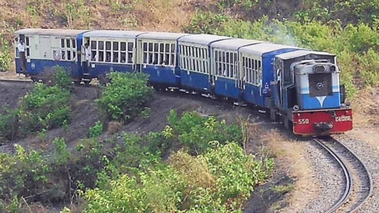 १० दिवसांत दुसऱ्यांदा घसरली माथेरानची मिनी ट्रेन