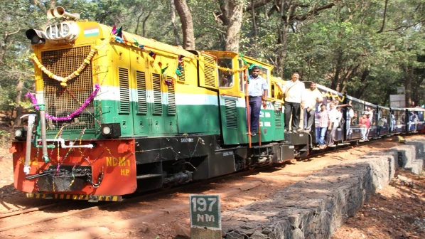 17 महिन्यांनी सुरू झाली 'माथेरानची राणी'