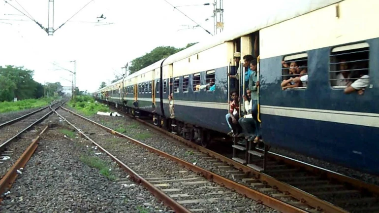 मोटरमैन ने उमरोली स्टेशन पर नहीं रोकी ट्रेन, रेलवे करेगा कार्रवाई 