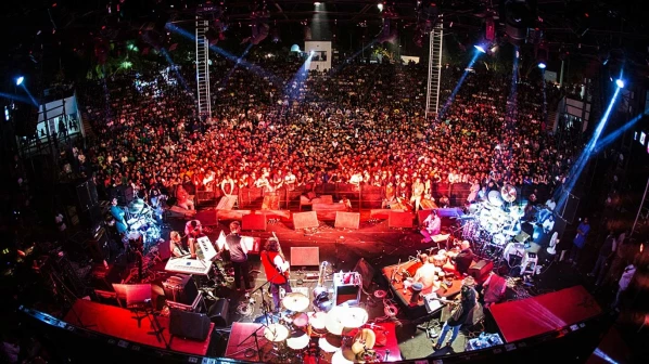 आईआईटी में मुड इंडिगो !