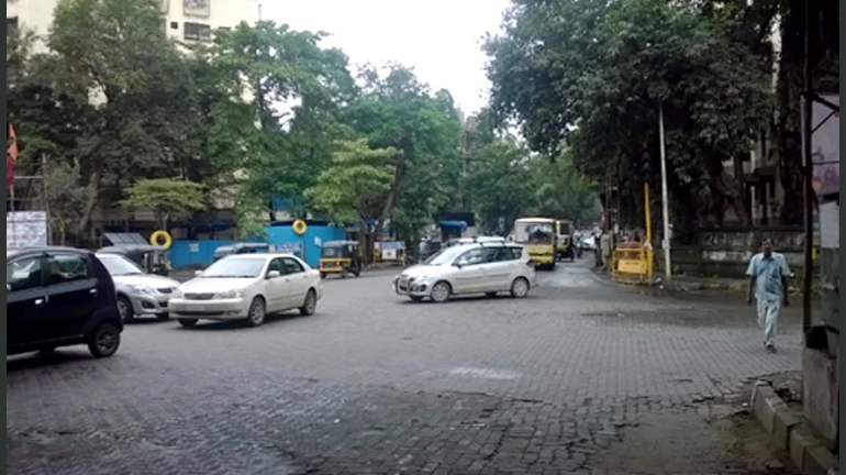 Thane: Railways Blamed for Traffic Congestion on Eastern Express Highway Thane: Railways Blamed for Traffic Congestion on Eastern Express Highway