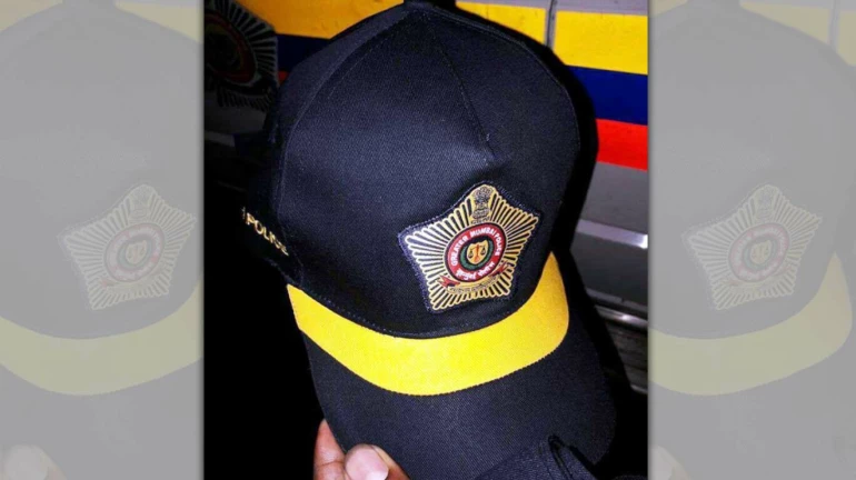 मुंबई पुलिस को मिली स्टाइलिश टोपी, गांधी टोपी हुई इतिहास 