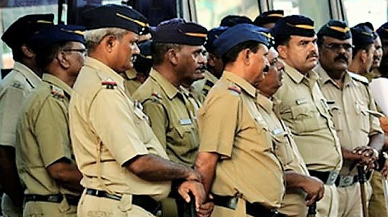 महाराष्ट्र पुलिस  के खिलाफ एक साल में 649 शिकायतें ।