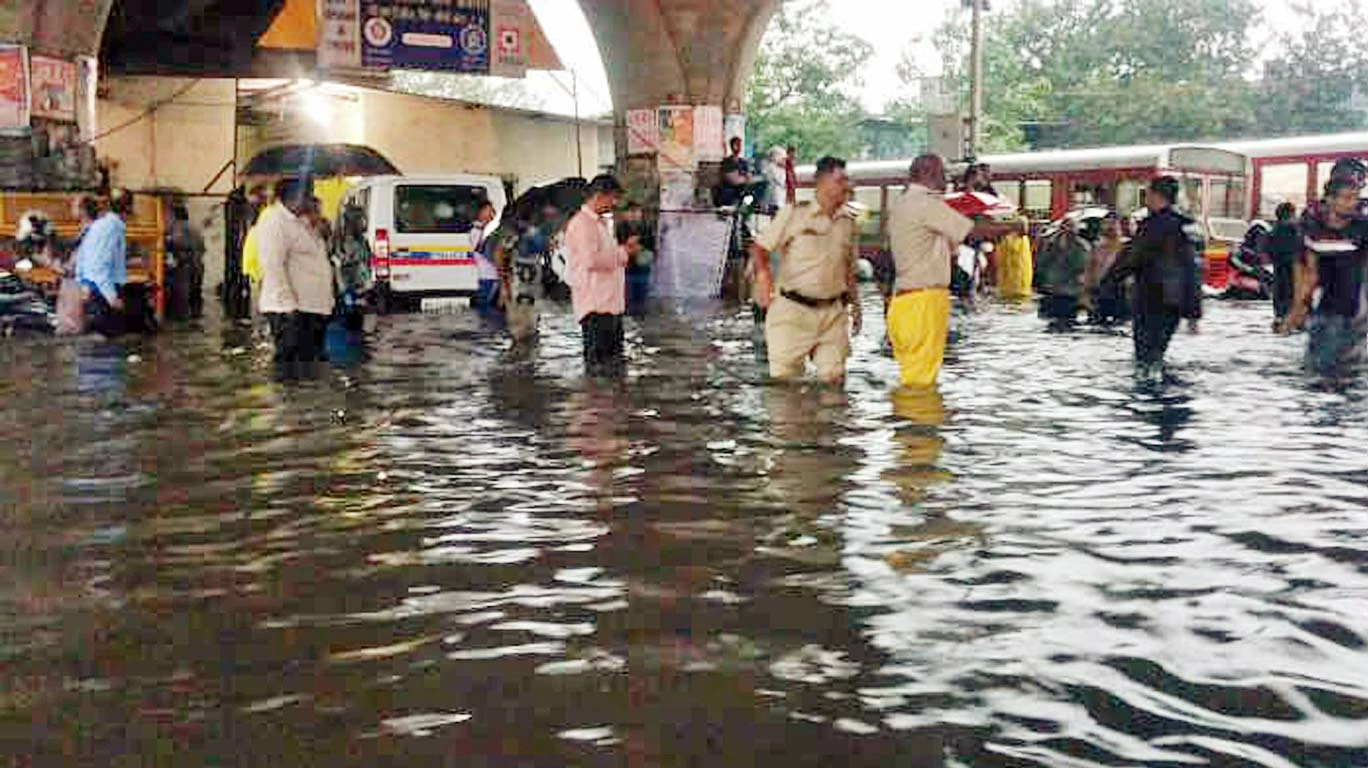 Netizens active on twitter with constant Mumbai rains updates