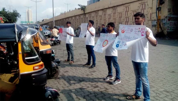 ट्रैफिक नियमों के लिए जागरुकता अभियान। 