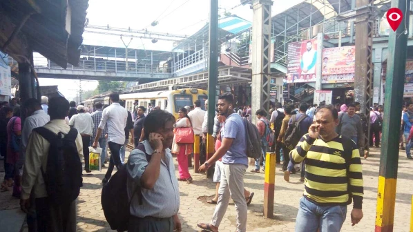 नायगाव स्टेशनवर प्रवाशांचा रेले रोको, ऐन गर्दीच्या वेळी परे विस्कळीत