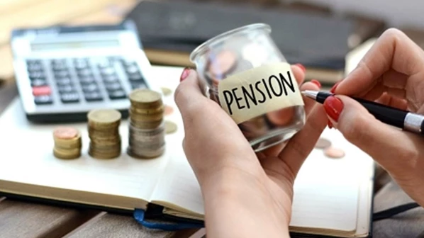 शिक्षकांचं निवृत्ती वेतन महिनाभरात देण्याचे अादेश