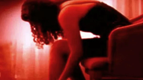 दिव्याखाली अंधार! आयएएस-आयपीएस रहिवासी टाॅवरमध्येच चालतो वेश्याव्यवसाय!!