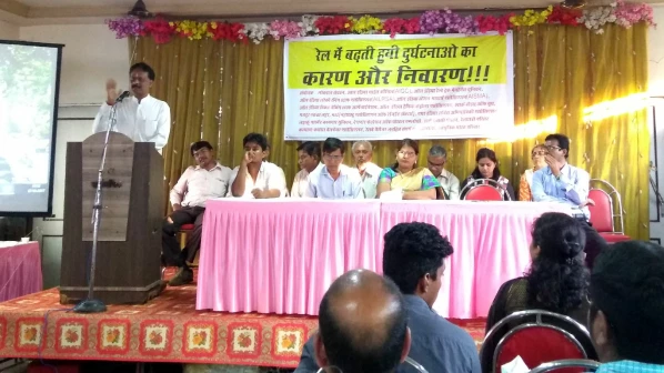 रेल्वेचे वाढते अपघात रोखण्यासाठी प्रवासी आणि कर्मचारी संघटनांचा पुढाकार