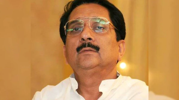 जुन्या इमारतींचा सरकारने पुनर्विकास करावा - राज पुरोहित