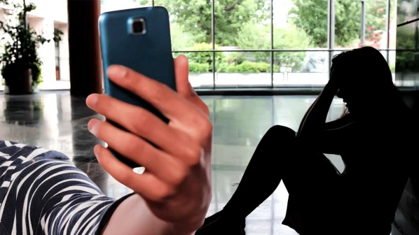 पति ने किया अप्राकृतिक सेक्स, सास और ननद ने बनाया वीडियो