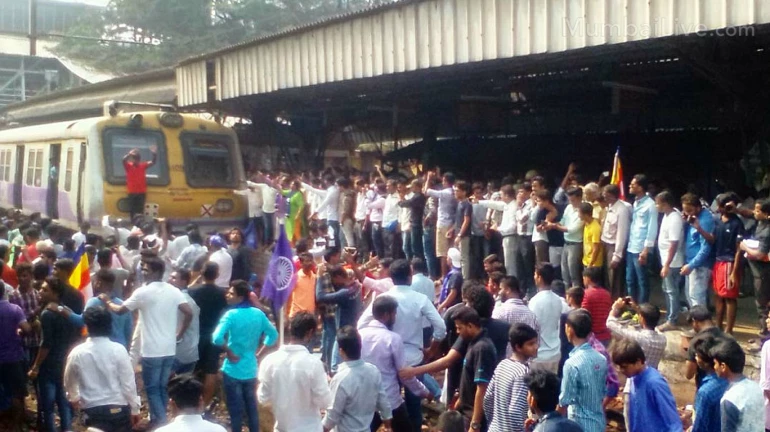 महाराष्ट्र बंद : मुंबई उपनगरीय की 110 ट्रेनें हुई रद्द, दर्जनों ट्रेनें चलीं देरी से 