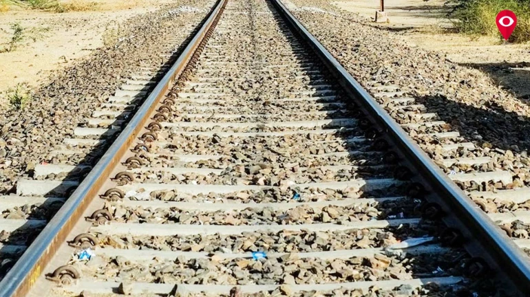 रेलवे ट्रेक पर आत्महत्या करने पहुंची महिला की सूझबुझ से बची जान