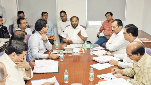 मंत्रीजी का अजीब दावा, 100 साल तक नहीं भरेगी मिठी नदी