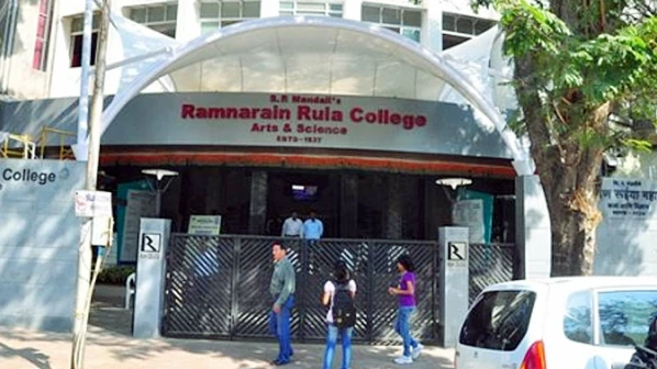 ओखी चक्रवात का असर : मुंबई सहित आसपास के इलाकों में 5 दिसंबर मंगलवार को स्कूल रहेंगे बंद 