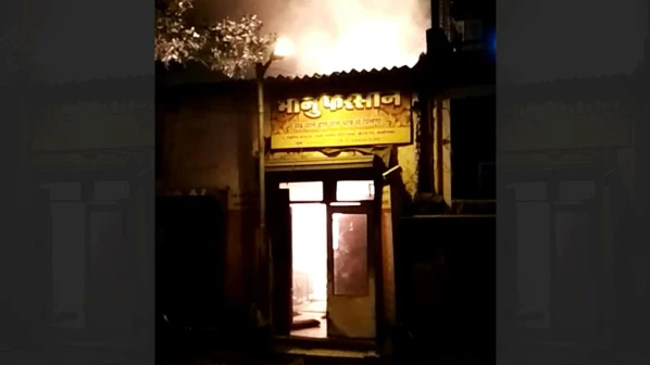 साकीनाका आग दुघर्टना: आरोग्य अधिकाऱ्यांवर कारवाईची मागणी