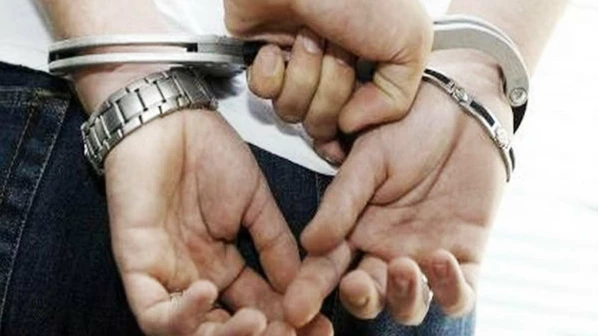 लूट की सेंचुरी बनाने की लत में धरा गया शख्स