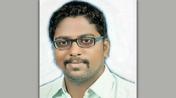 टूर्स और ट्रेवल्स के धंधे के लिए चुराई गाड़ी ।