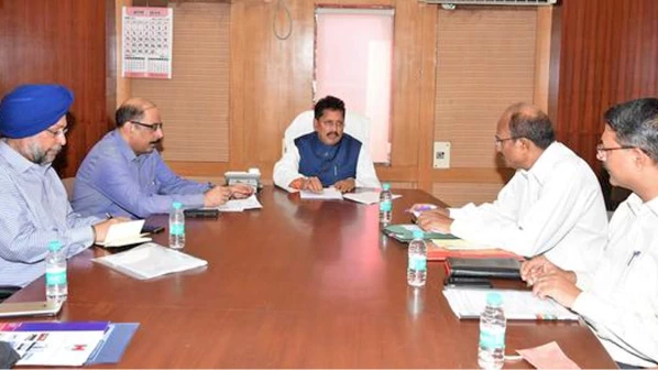 अपघात टाळण्यासाठी नवीन तंत्रज्ञान वापरा- दीपक केसरकर