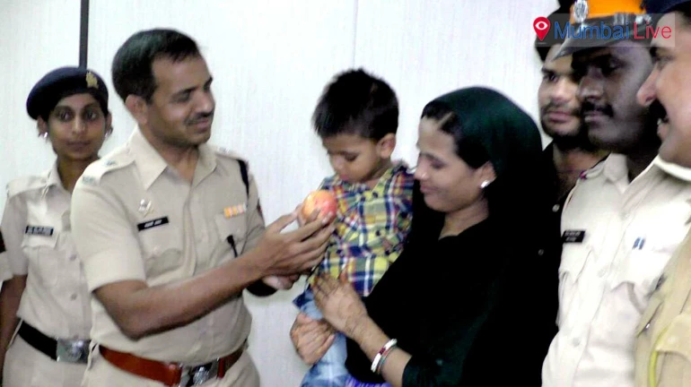 Cops help toddler re-unite with family