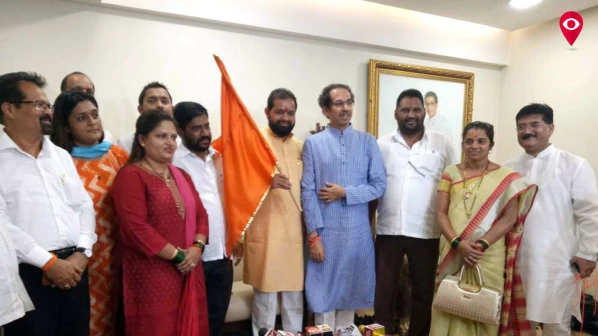 घोडेबाजारावर गाढवांनी बोलू नये - उद्धव