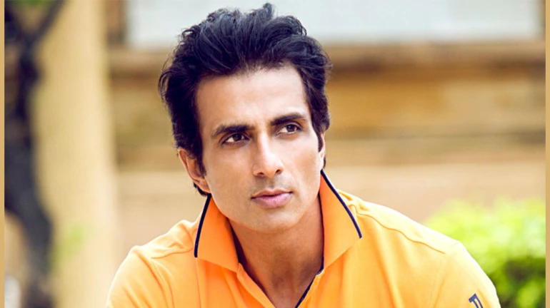 Sonu Sood Launches App With Three Lakh Job Opportunities For Migrant Workers Sonu Sood Launches App With Three Lakh Job Opportunities For Migrant Workers