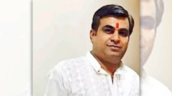 झायरा वासिम विनयभंग प्रकरण : विकास सचदेवला न्यायालयीन कोठडी