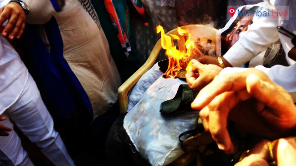 विनय कटियार यांच्या पुतळ्याचं दहन