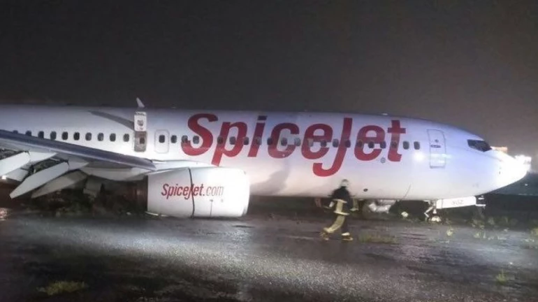 SpiceJet flight lands in mud as Mumbai Rains lash down