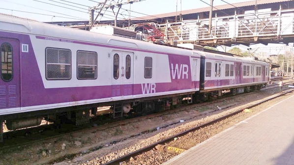 एसी लोकल की टिकट पर अब फर्स्ट क्लास में भी कर सकते है सफर