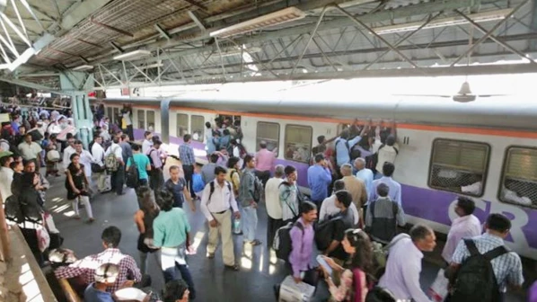 अंधेरी स्टेशन के पास तकनीकी खराबी के कारण पश्चिम रेलवे देरी से !