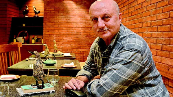 फिल्म के लिए लाइन में खड़े हो सकते हैं फिर राष्ट्रगान के लिए क्यों नहीं – अनुपम खेर