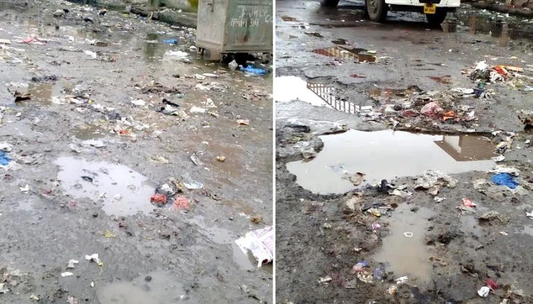 Mud-stricken Bandra Road