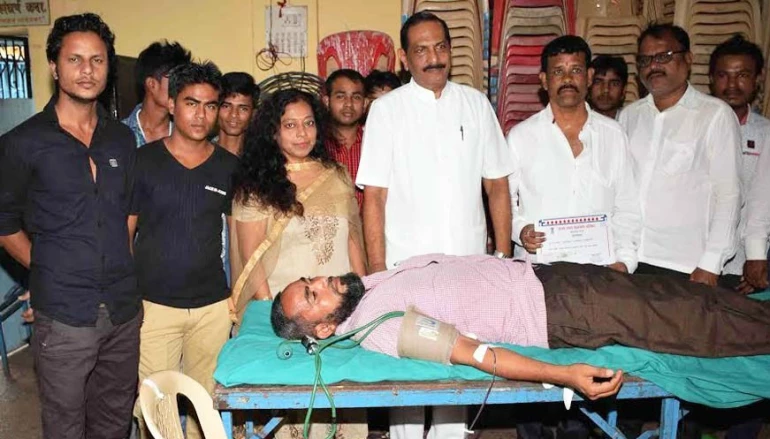 रक्तदान शिविर का आयोजन ।